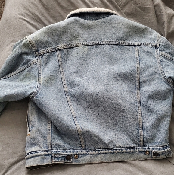 Vintage Levi's sherpa jean jacket - Picture 7 of 7